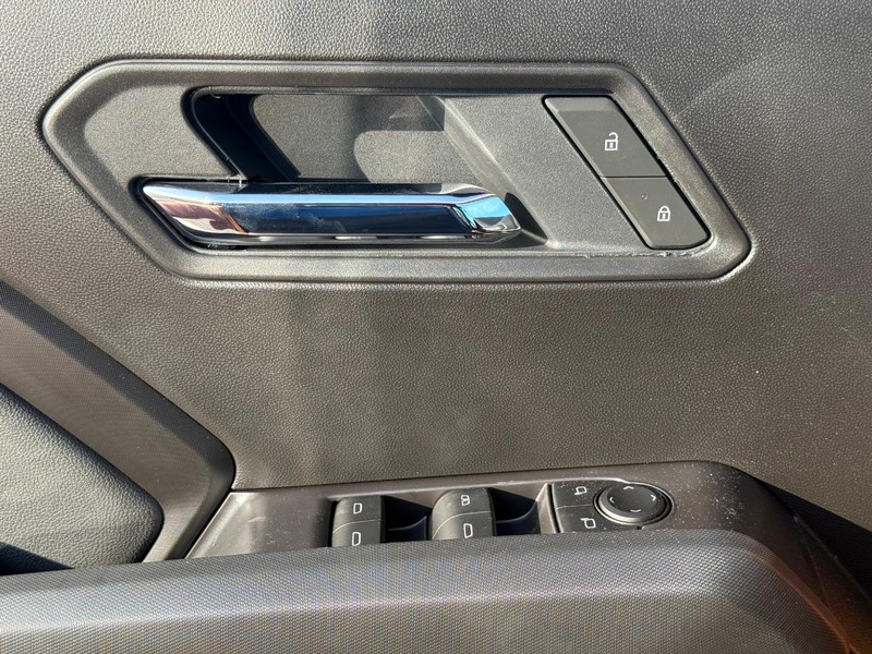 Chevrolet Colorado Vehicle Full-screen Gallery Image 16