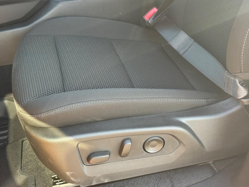 Chevrolet Colorado Vehicle Full-screen Gallery Image 17