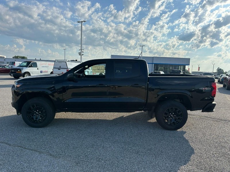 Chevrolet Colorado Vehicle Full-screen Gallery Image 2