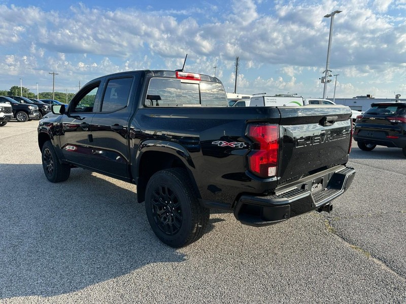 Chevrolet Colorado Vehicle Full-screen Gallery Image 3