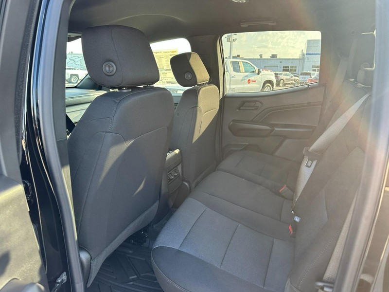 Chevrolet Colorado Vehicle Full-screen Gallery Image 4