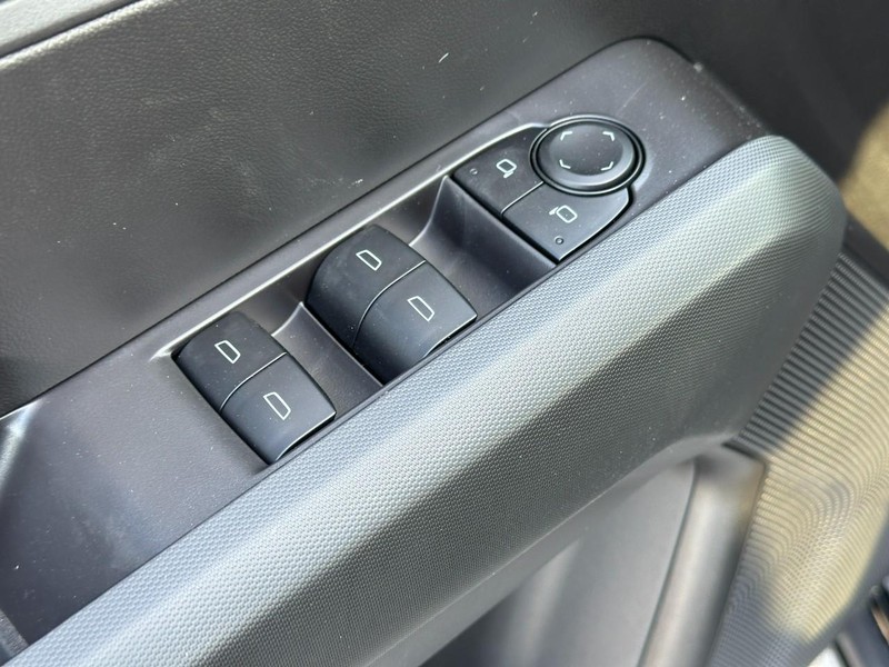 Chevrolet Colorado Vehicle Full-screen Gallery Image 8