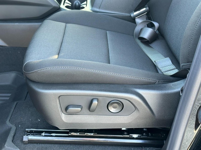 Chevrolet Colorado Vehicle Full-screen Gallery Image 9