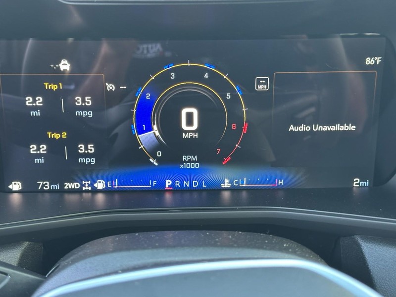 Chevrolet Colorado Vehicle Full-screen Gallery Image 12