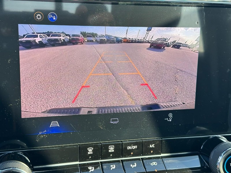 Chevrolet Colorado Vehicle Full-screen Gallery Image 14