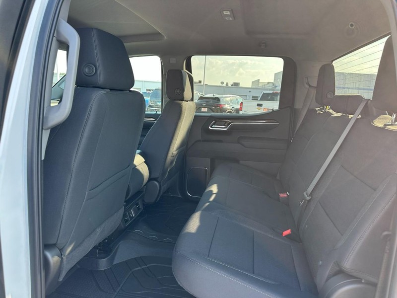 Chevrolet Silverado 1500 Vehicle Full-screen Gallery Image 4