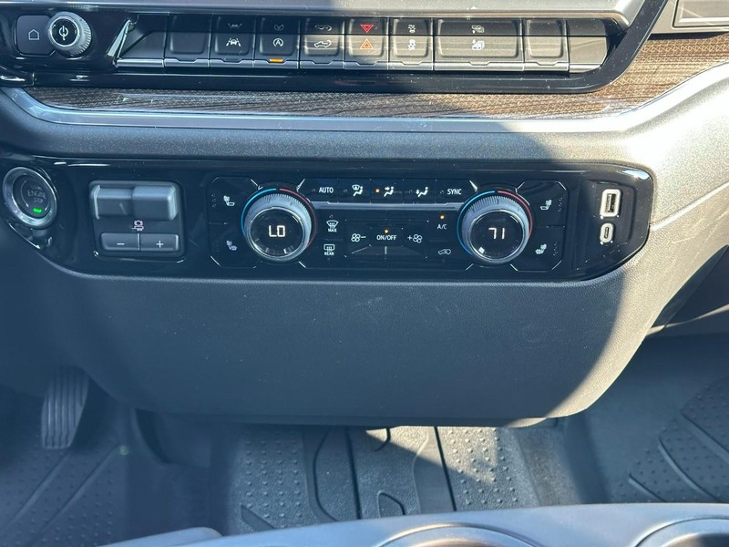 Chevrolet Silverado 1500 Vehicle Full-screen Gallery Image 8