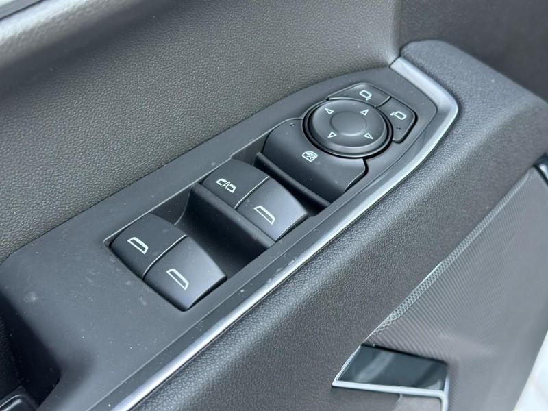 Chevrolet Silverado 1500 Vehicle Full-screen Gallery Image 9