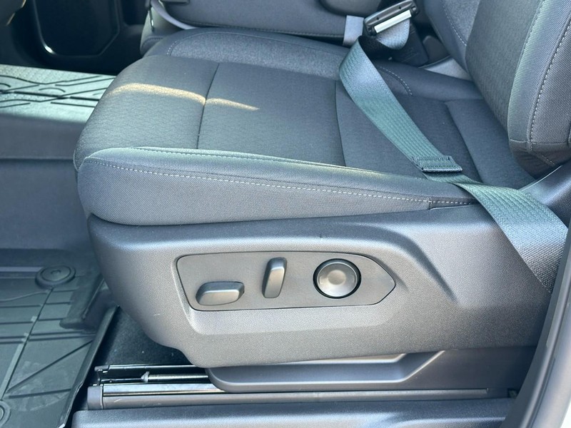 Chevrolet Silverado 1500 Vehicle Full-screen Gallery Image 10