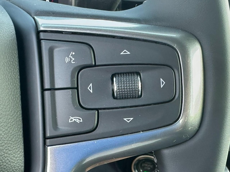 Chevrolet Silverado 1500 Vehicle Full-screen Gallery Image 12