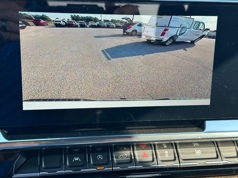 Chevrolet Silverado 1500 Vehicle Full-screen Gallery Image 14