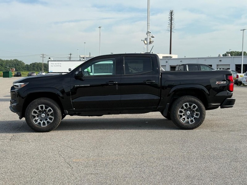 Chevrolet Colorado Vehicle Full-screen Gallery Image 2