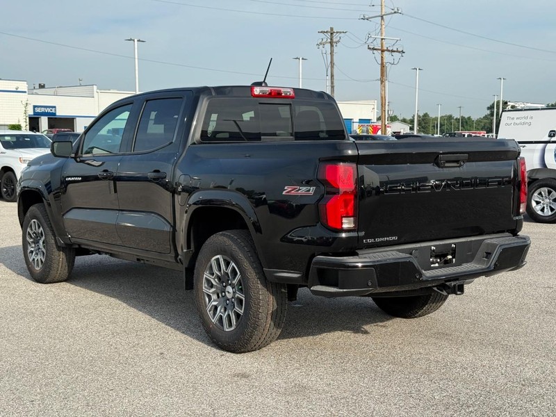 Chevrolet Colorado Vehicle Full-screen Gallery Image 3