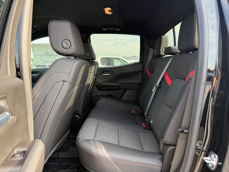 Chevrolet Colorado Vehicle Full-screen Gallery Image 5