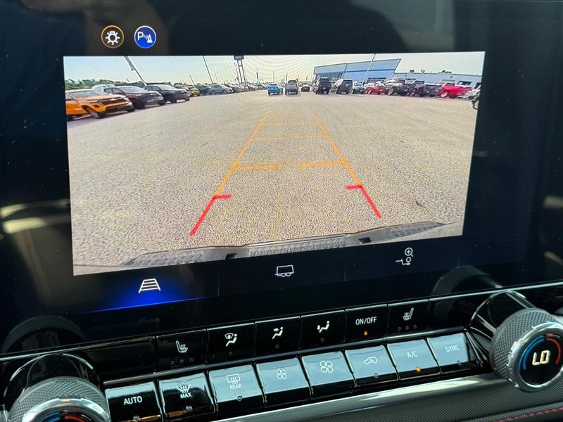 Chevrolet Colorado Vehicle Full-screen Gallery Image 12