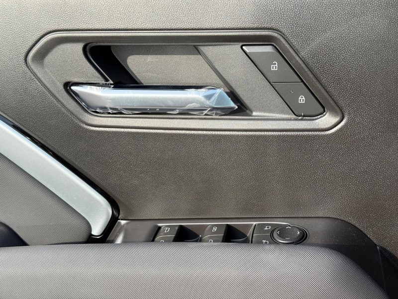 Chevrolet Colorado Vehicle Full-screen Gallery Image 16