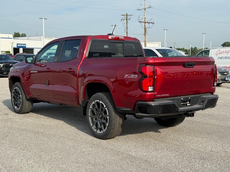 Chevrolet Colorado Vehicle Full-screen Gallery Image 3