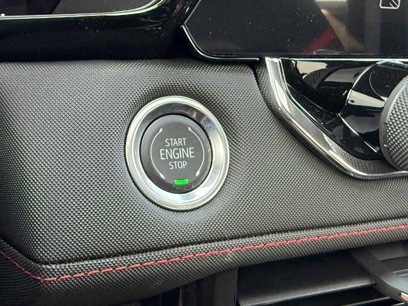 Chevrolet Colorado Vehicle Full-screen Gallery Image 11