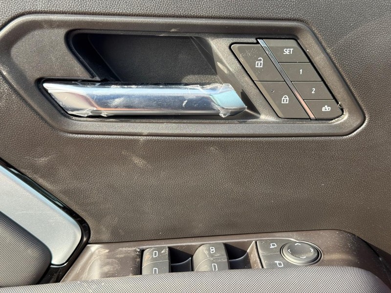 Chevrolet Colorado Vehicle Full-screen Gallery Image 17