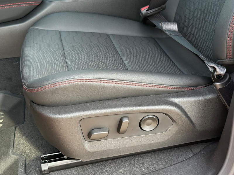 Chevrolet Colorado Vehicle Full-screen Gallery Image 18