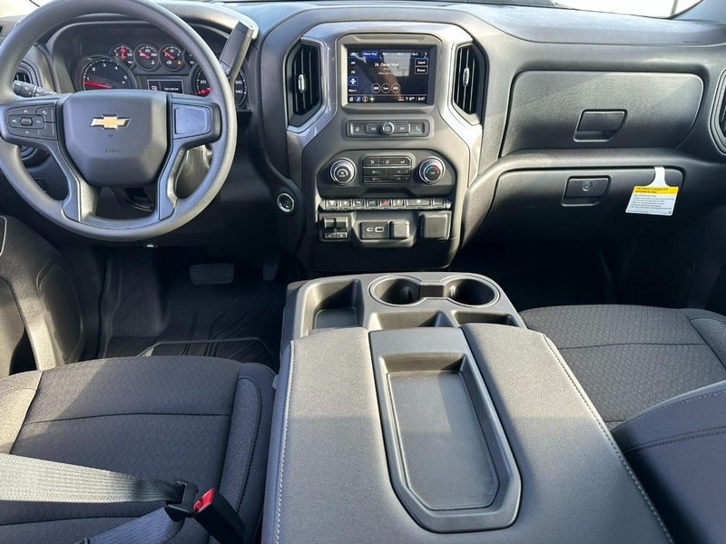 Chevrolet Silverado 2500HD Vehicle Full-screen Gallery Image 5