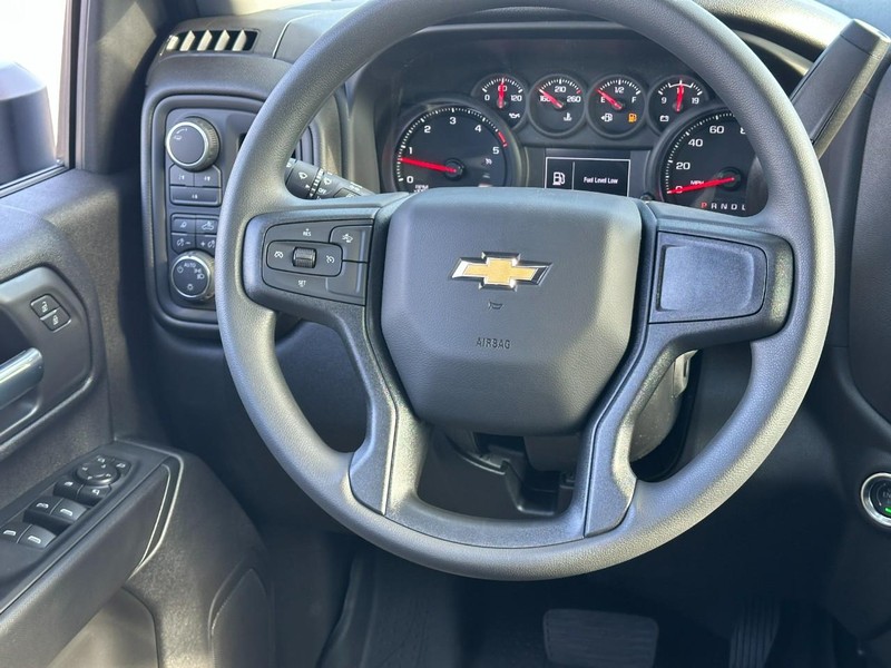 Chevrolet Silverado 2500HD Vehicle Full-screen Gallery Image 6