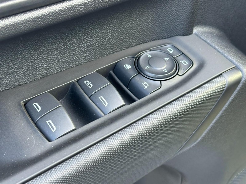 Chevrolet Silverado 2500HD Vehicle Full-screen Gallery Image 9