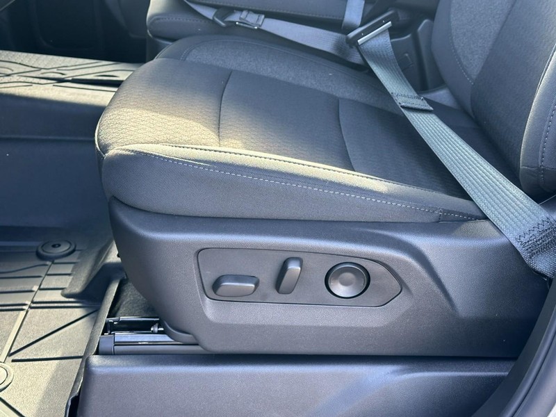 Chevrolet Silverado 2500HD Vehicle Full-screen Gallery Image 10