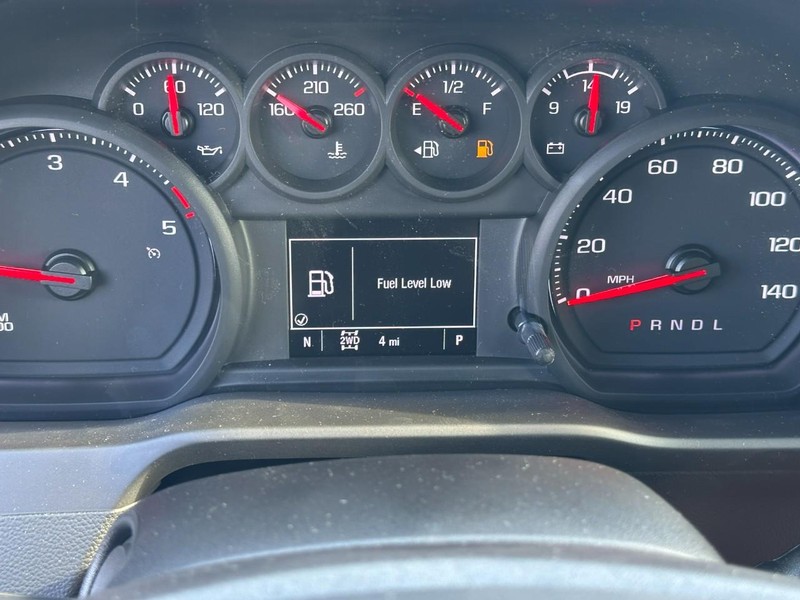 Chevrolet Silverado 2500HD Vehicle Full-screen Gallery Image 12