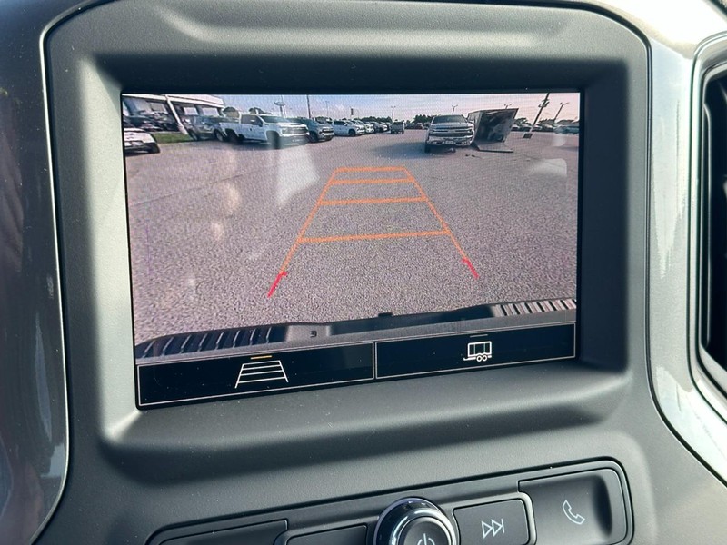 Chevrolet Silverado 2500HD Vehicle Full-screen Gallery Image 13