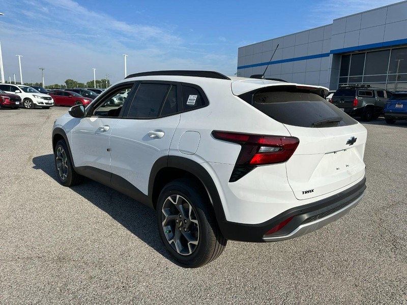 Chevrolet Trax Vehicle Full-screen Gallery Image 3