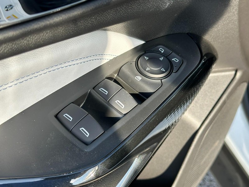 Chevrolet Trax Vehicle Full-screen Gallery Image 9