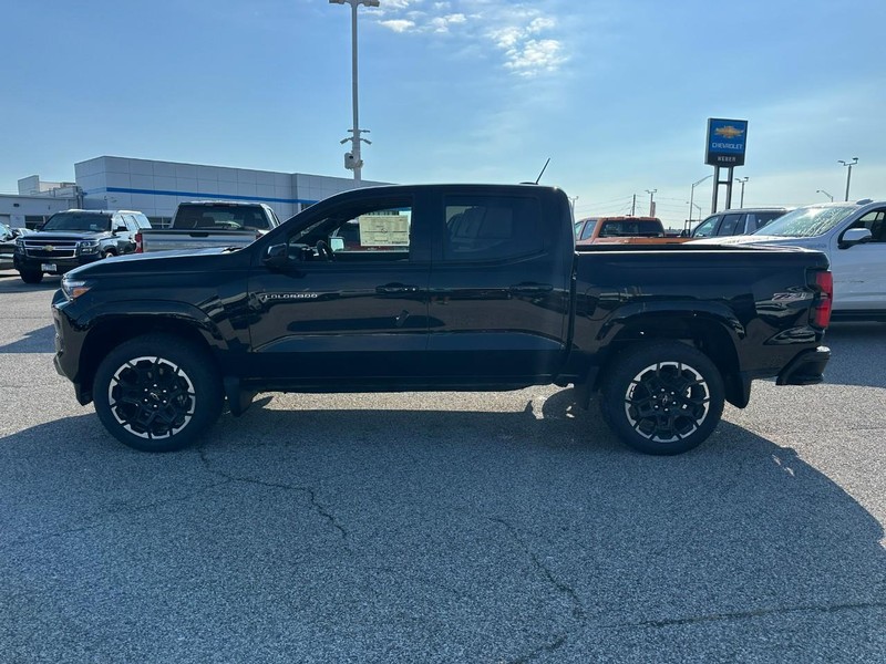 Chevrolet Colorado Vehicle Full-screen Gallery Image 2