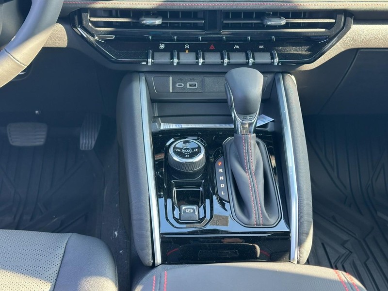 Chevrolet Colorado Vehicle Full-screen Gallery Image 9