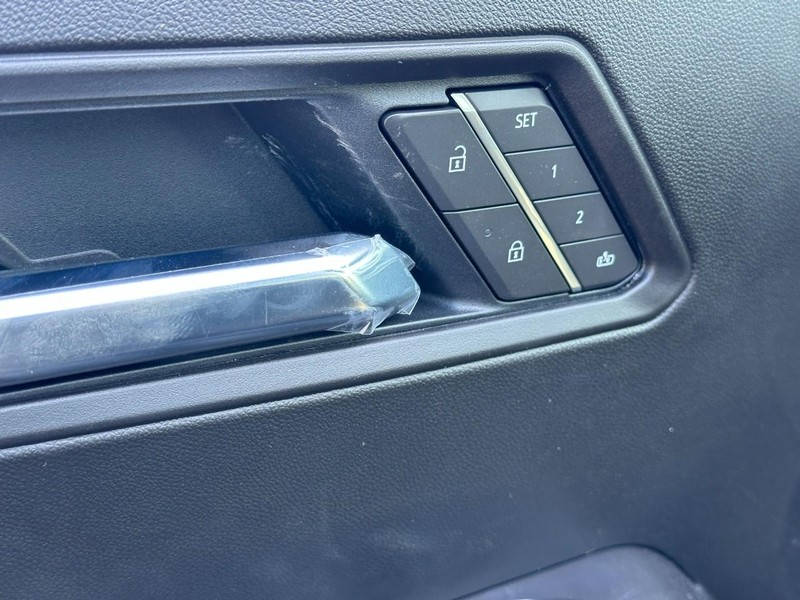 Chevrolet Colorado Vehicle Full-screen Gallery Image 11