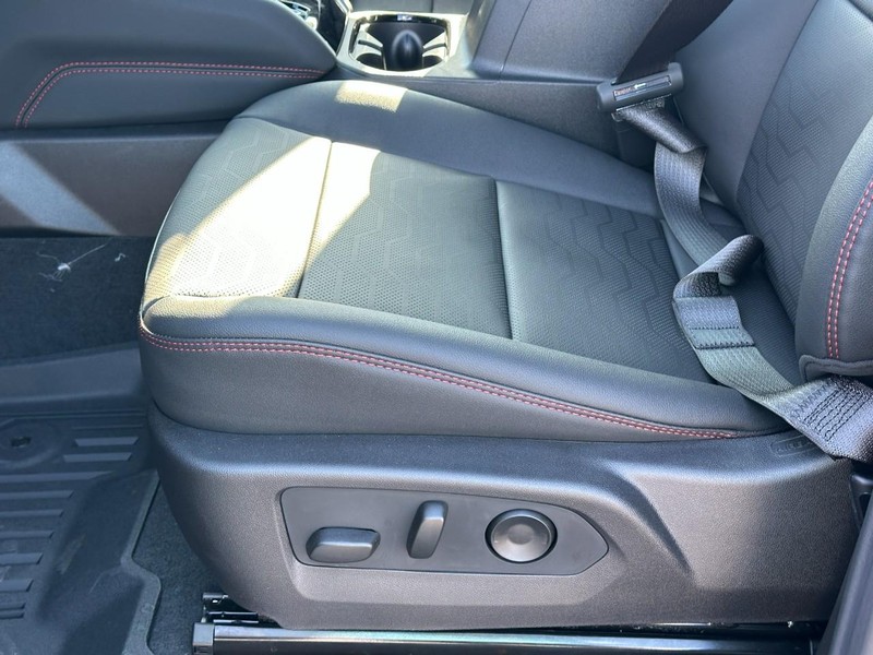 Chevrolet Colorado Vehicle Full-screen Gallery Image 12