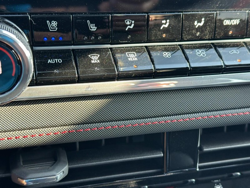 Chevrolet Colorado Vehicle Full-screen Gallery Image 16