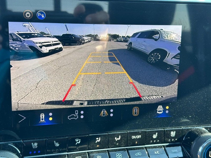 Chevrolet Colorado Vehicle Full-screen Gallery Image 17