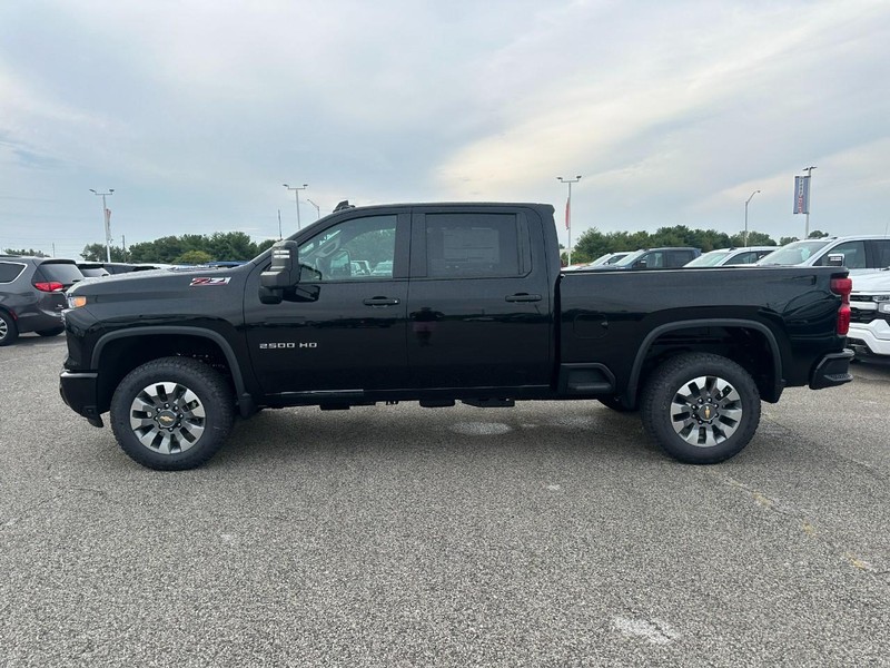 Chevrolet Silverado 2500HD Vehicle Full-screen Gallery Image 2