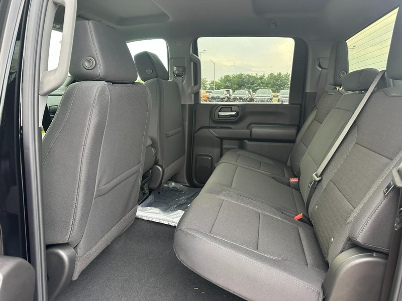 Chevrolet Silverado 2500HD Vehicle Full-screen Gallery Image 4