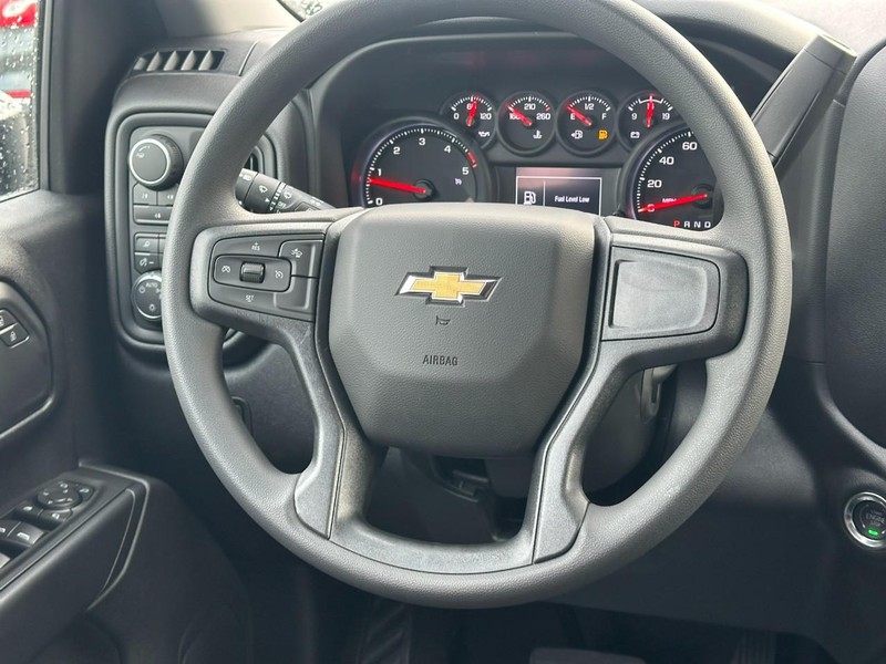 Chevrolet Silverado 2500HD Vehicle Full-screen Gallery Image 6