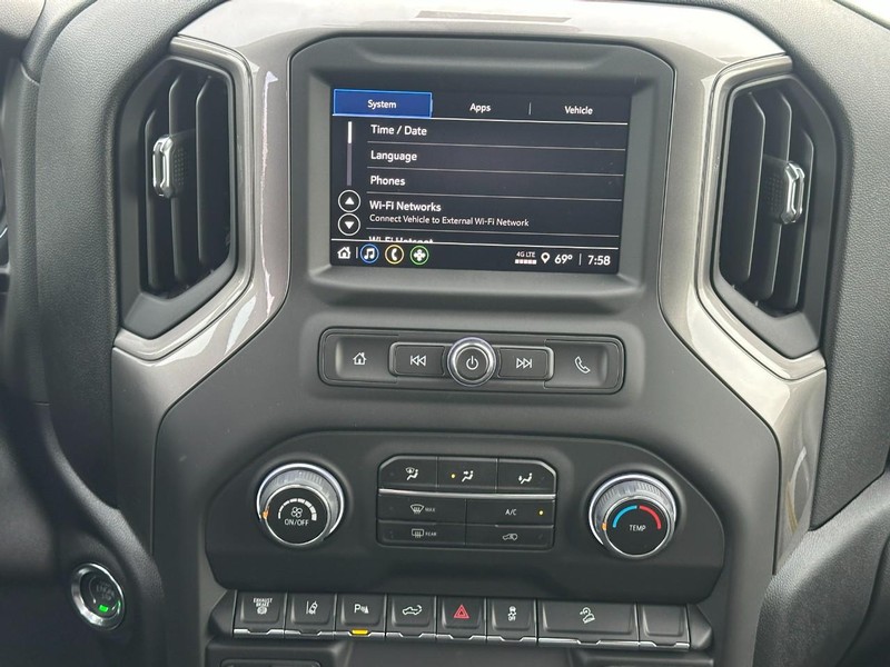 Chevrolet Silverado 2500HD Vehicle Full-screen Gallery Image 7