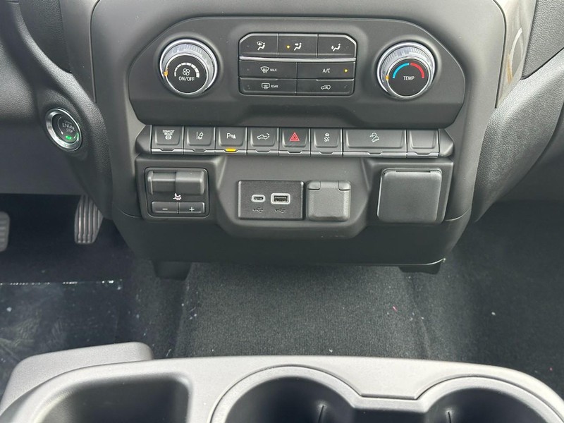 Chevrolet Silverado 2500HD Vehicle Full-screen Gallery Image 8