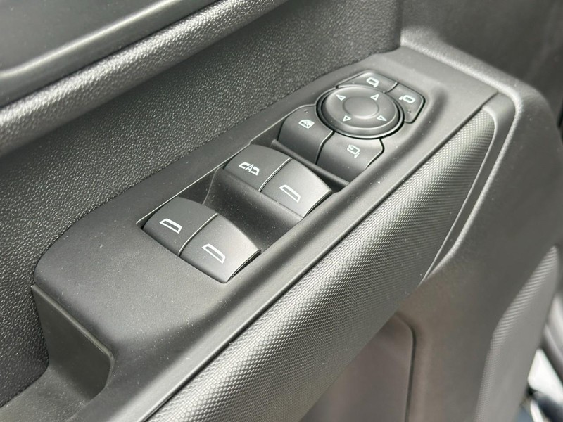 Chevrolet Silverado 2500HD Vehicle Full-screen Gallery Image 9