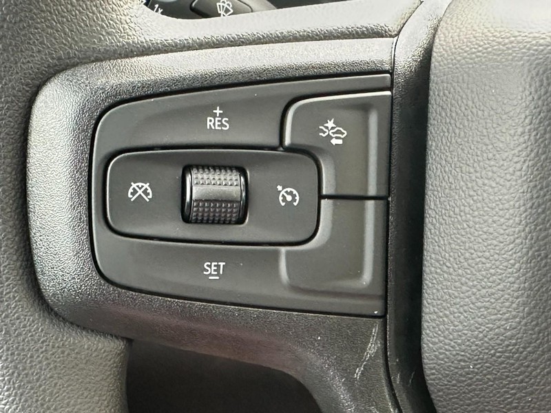 Chevrolet Silverado 2500HD Vehicle Full-screen Gallery Image 11