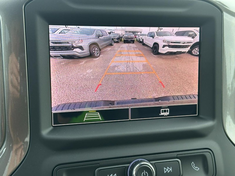 Chevrolet Silverado 2500HD Vehicle Full-screen Gallery Image 13