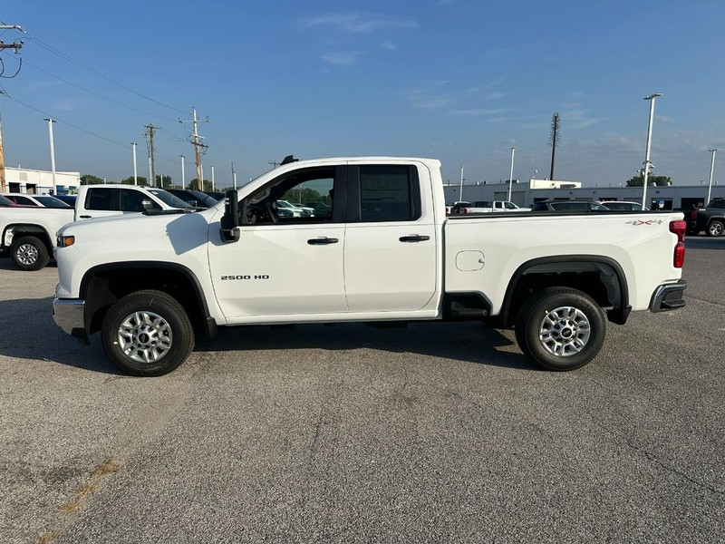 Chevrolet Silverado 2500HD Vehicle Full-screen Gallery Image 2