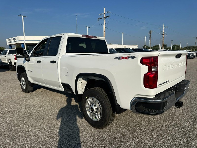 Chevrolet Silverado 2500HD Vehicle Full-screen Gallery Image 3