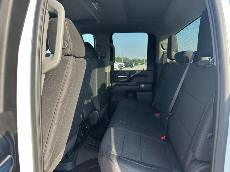 Chevrolet Silverado 2500HD Vehicle Full-screen Gallery Image 4