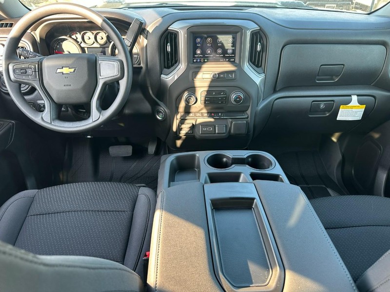Chevrolet Silverado 2500HD Vehicle Full-screen Gallery Image 5